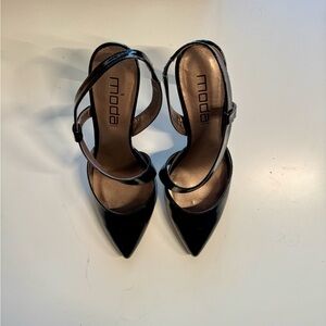 Moda Black Pointed-Toe Slingback Heels